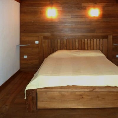 La chambre et son grand lit double