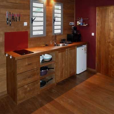 La kitchenette équipée du bungalow Drop